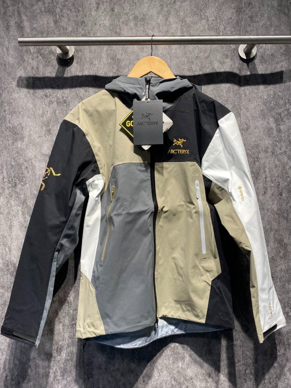 Arc'teryx BEAMS Hardshell Jacket